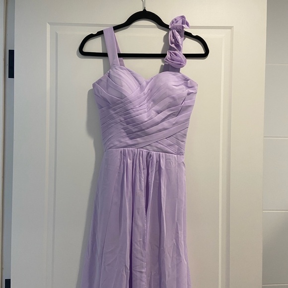 Elegant Lavender Bridesmaids Dress - Picture 1 of 4